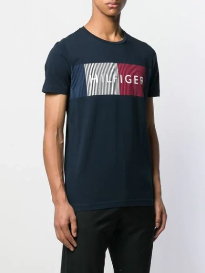 Shop Tommy Hilfiger T-shirt Mit Logo-stickerei In Blue