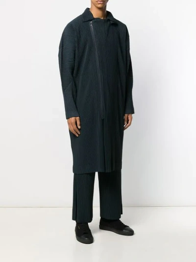 Issey Miyake Plissierter Mantel Mit Reissverschluss In Blue