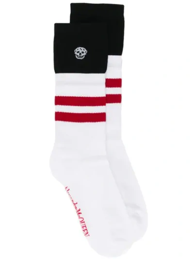 Shop Alexander Mcqueen Socken Mit Totenkopf In 9060  White