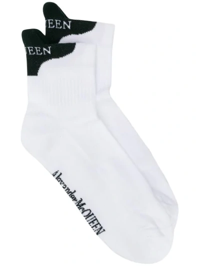 Pre-owned Alexander Mcqueen Two-tone Logo Socks - 白色 In White