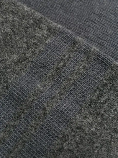 条纹圆领毛衣
