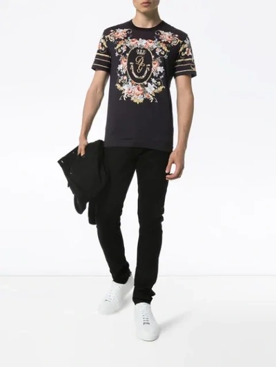 Shop Dolce & Gabbana T-shirt Mit Blumen-print - Schwarz In Black