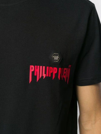 Shop Philipp Plein T-shirt Mit Logo-print In 0213 Black/red