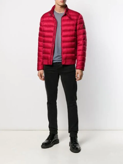 Shop Belstaff Daunenjacke Mit Schnallenkragen In Red