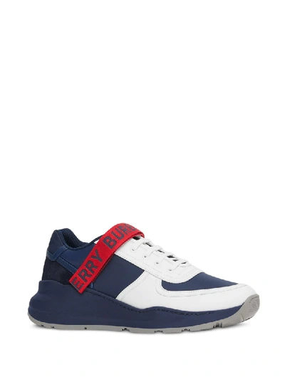 Shop Burberry Sneakers Mit Logo-detail In Blue