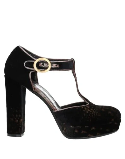 Shop Fiorifrancesi Pump In Black