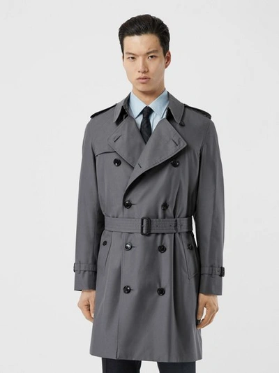 Shop Burberry The Mid-length Chelsea Heritage Trench Coat In Mid-grey