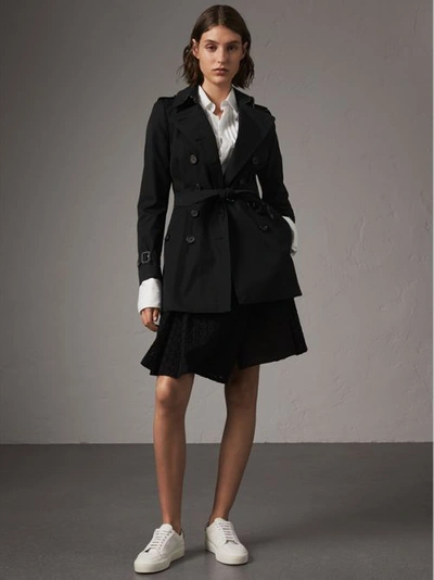 Shop Burberry The Chelsea – Short Trench Coat In Black