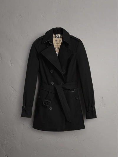 Shop Burberry The Sandringham – Short Trench Coat In Black