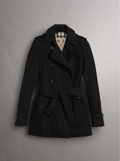 Shop Burberry The Kensington – Short Trench Coat In Black