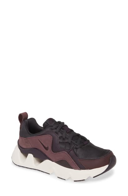 nike burgundy ryz 365