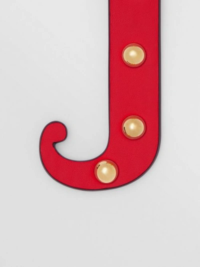 J 字母铆钉皮革吊饰
