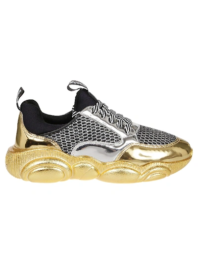 Shop Moschino Sneaker Teddy Run In A Argento/oro/nero