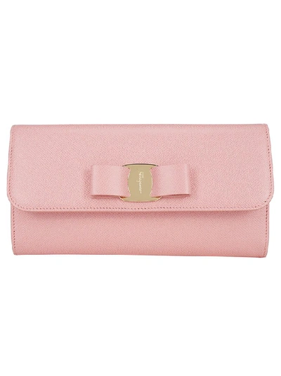 Shop Ferragamo Salvatore  Vara Bow Chain Wallet In Pink