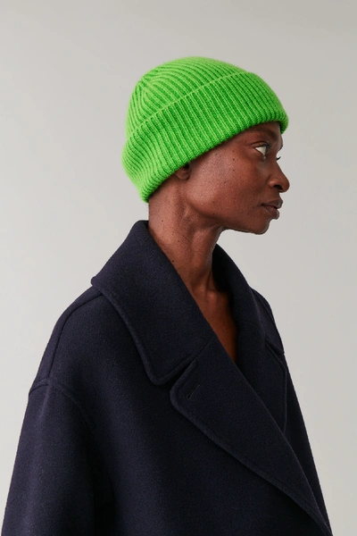 Shop Cos Chunky Ribbed Cashmere Beanie In Green