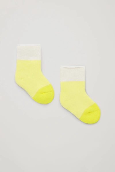 Shop Cos Color-block Organic-cotton Socks In Yellow