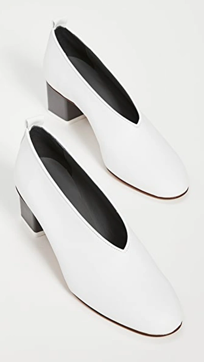 Shop Gray Matters Mildred Classica Pumps In Bianco