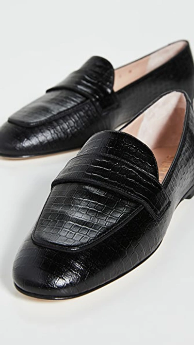 Shop Stuart Weitzman Payson Loafers In Black