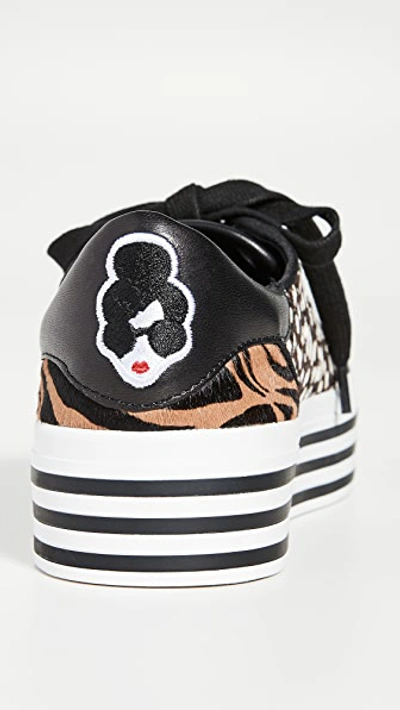 Shop Alice And Olivia Falyn Sneakers In Black/white