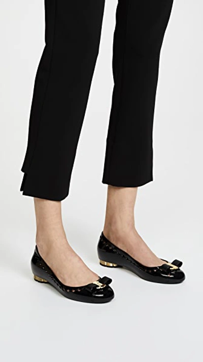 Shop Ferragamo Jelly Flats In Nero