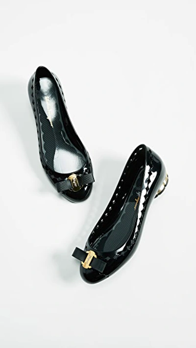 Shop Ferragamo Jelly Flats In Nero