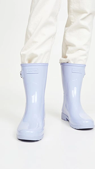 Shop Hunter Original Refined Short Gloss Boots In Milk Thistle