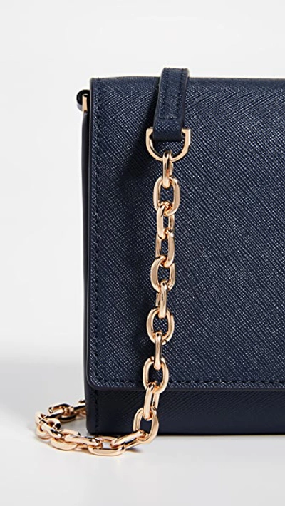 Shop Tory Burch Robinson Chain Wallet In Royal Navy