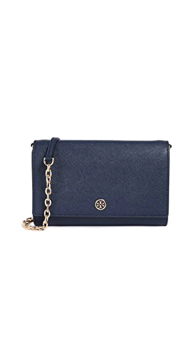 Shop Tory Burch Robinson Chain Wallet In Royal Navy