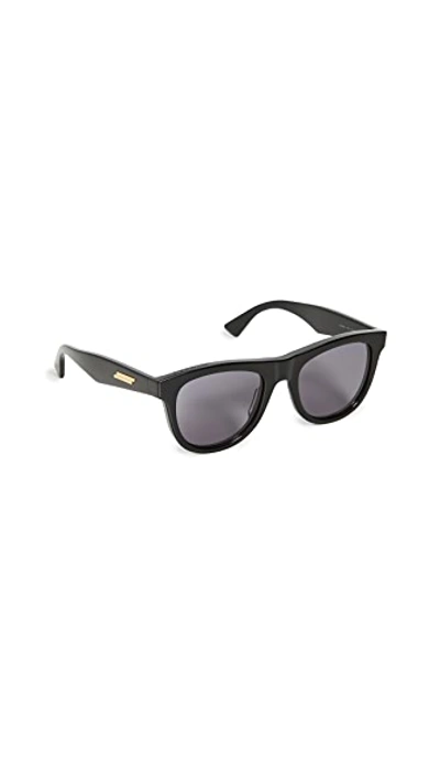 Shop Bottega Veneta Acetate Wayfarer Sunglasses In Shiny Black With Grey Solid Le