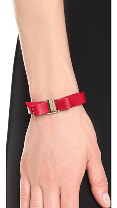 Shop Ferragamo Vara Bow Single Wrap Bracelet In Rosso