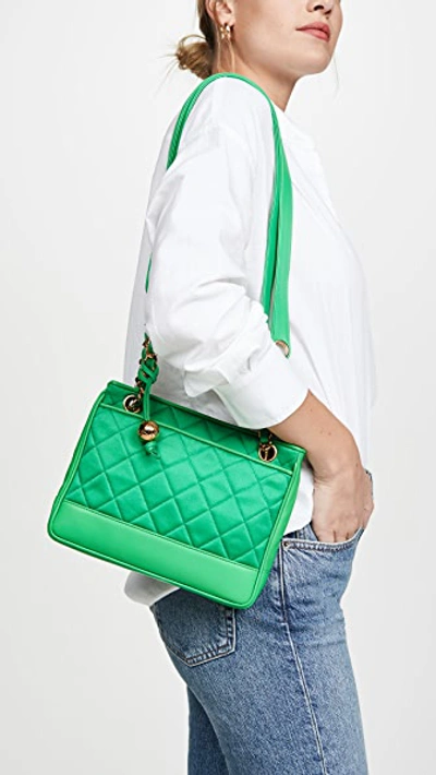 Pre-owned Chanel Lambskin Shoulder Bag In Green