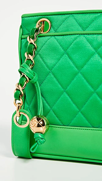 Pre-owned Chanel Lambskin Shoulder Bag In Green