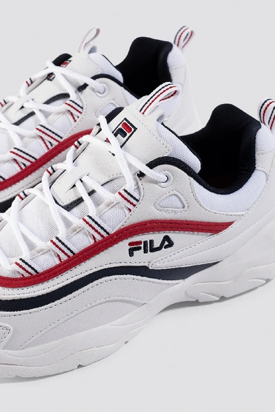 Shop Fila Ray Low Wmn Sneaker - White In White/navy/red