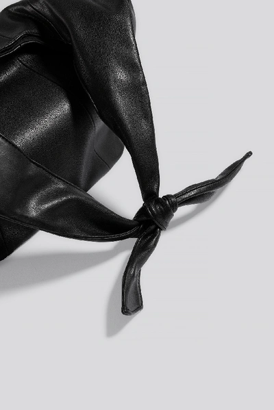 HANNA SCHÖNBERG X NA-KD KNOT DETAIL FAUX LEATHER BAG - BLACK 