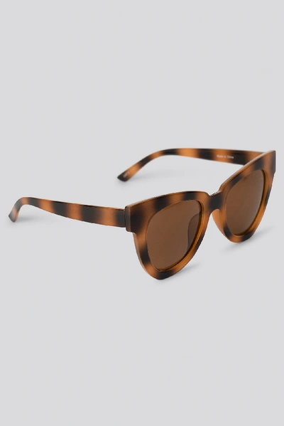 Shop Na-kd Oversize Chunky Cateye Sunglasses - Brown In Tortois