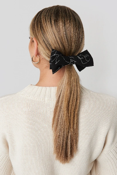 Shop Na-kd Floral Lines Hair Clip - Black