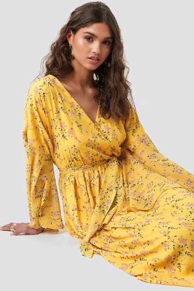 Shop Kae Sutherland X Na-kd Big Sleeve Belted Maxi Dress - Yellow In Yellow Flower