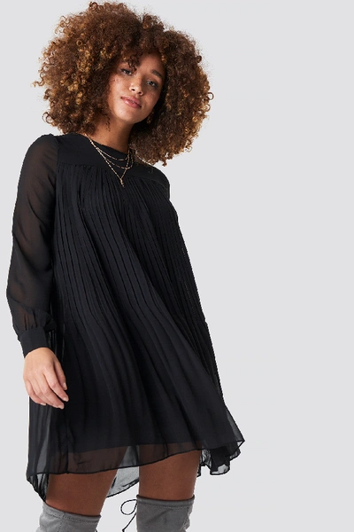 Shop Trendyol Short Pleated Dress Black