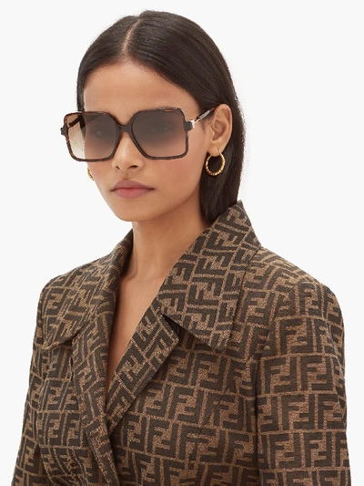 lenshop on X: Crafted in an oversized silhouette, Fendi's square-frame  sunglasses look especially flattering on heart or oval face shapes. The  wide arms are inlaid with graphic panels of tortoiseshell and ivory.