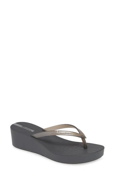 Shop Ipanema Daisy Wedge Flip-flop In Black/ Black Multi