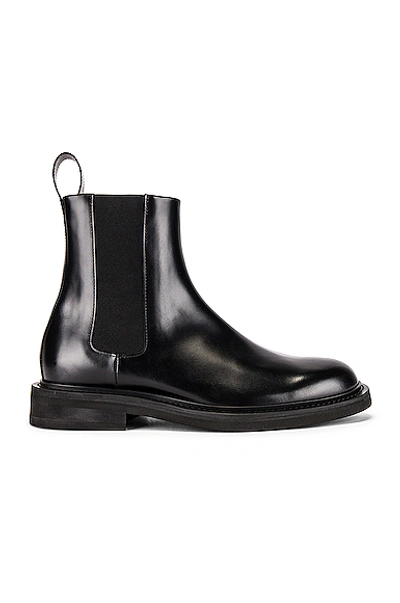 Shop Bottega Veneta Chelsea Boot In Nero