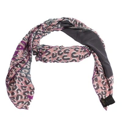 Pre-owned Louis Vuitton Grey & Pink Giant V Leopard Print Silk Square Scarf