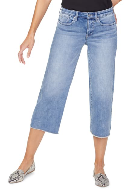 wide leg jeans with frayed hem