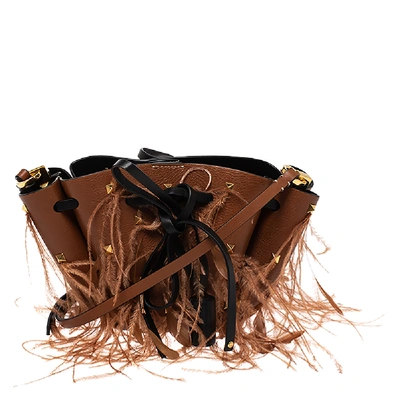 Pre-owned Valentino Garavani Brown Leather And Feather Small Vlogo Bucket Bag