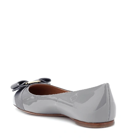 Shop Ferragamo Varina Patent Leather Ballerinas In Grey