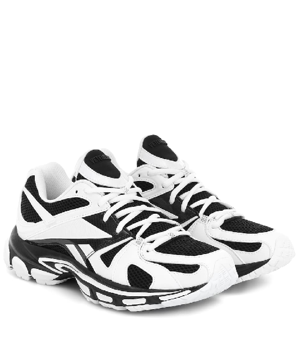 reebok spike shoes