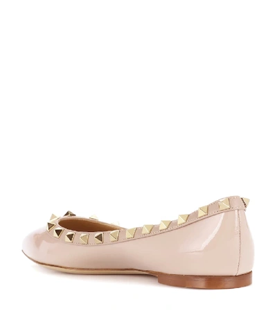Valentino Rockstud Patent Leather Ballet Flats In Beige