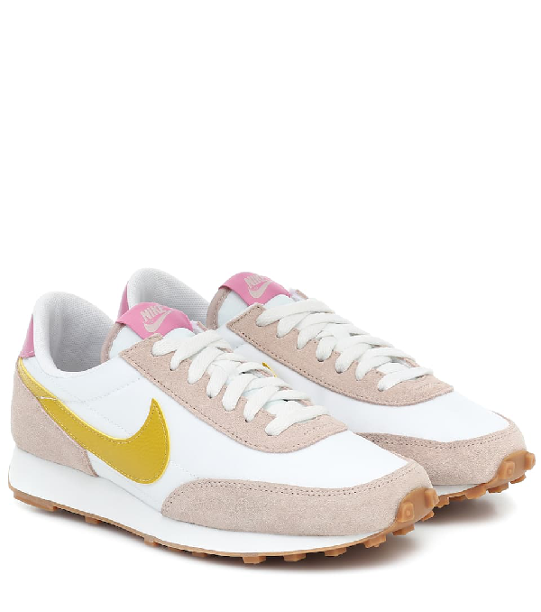 nike daybreak cream gum sole sneakers