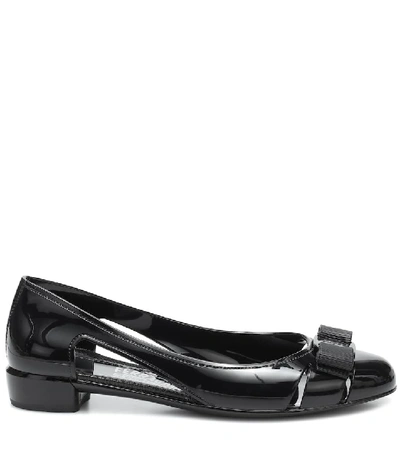 Shop Ferragamo Vara Jelly Ballet Flats In Black