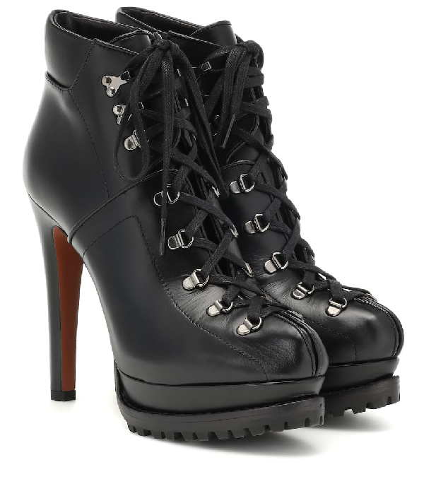 AlaÏa Leather Ankle Boots In Black 